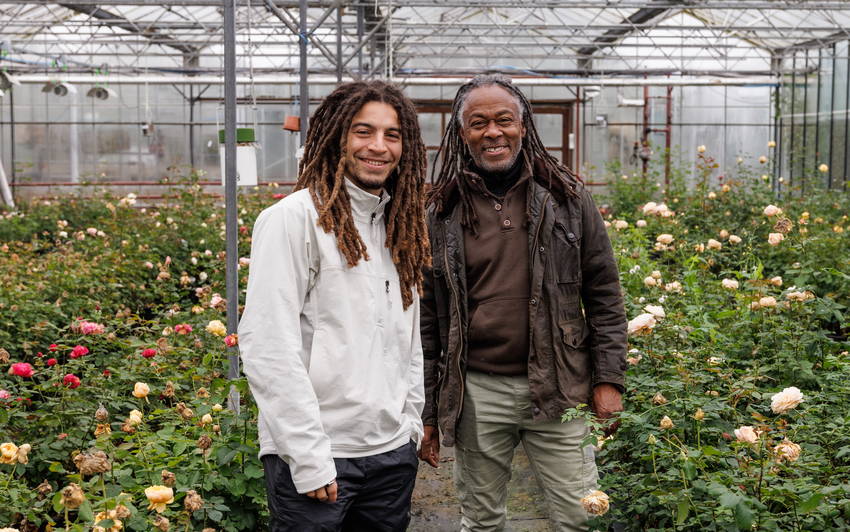 Helping Communities Grow: David Austin® Roses Donates £10,000 to Grow to Know