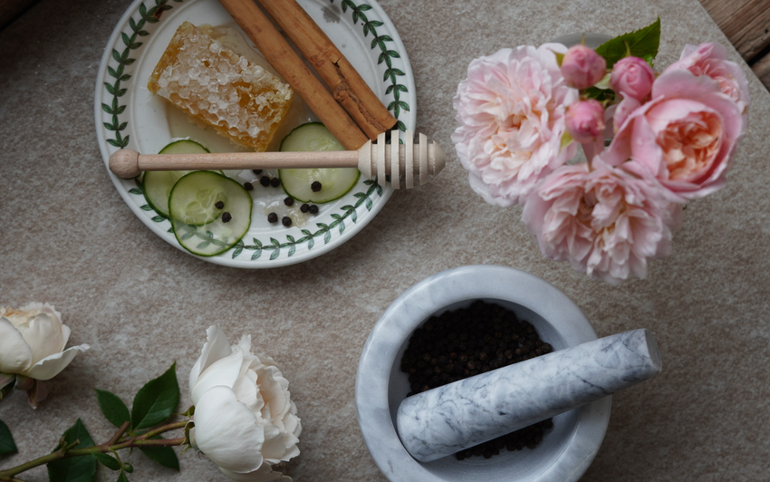 Flat lay image of a rose bred by David Austin, with visual fragrance notes