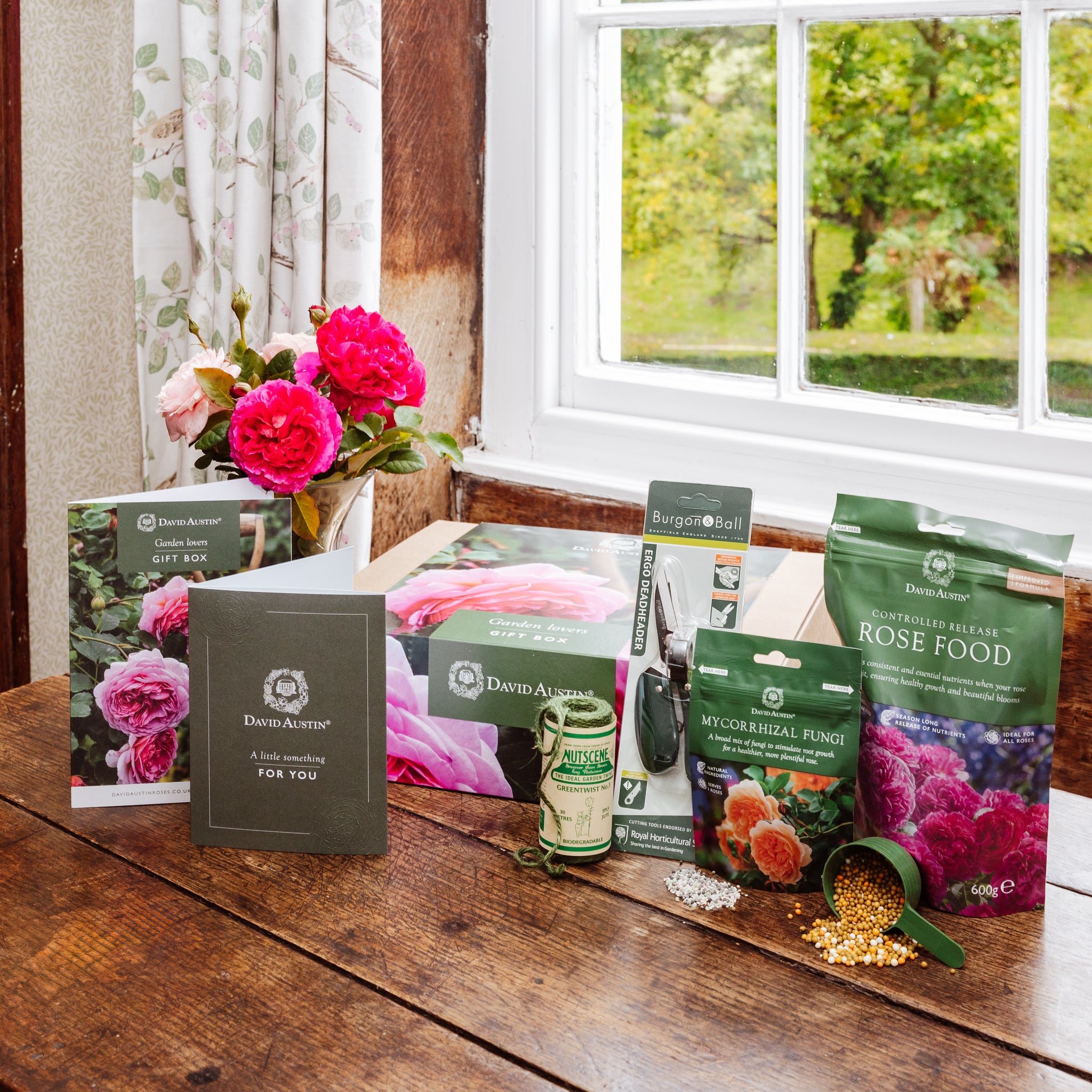 Garden Lovers gift box (Includes Rose Voucher)