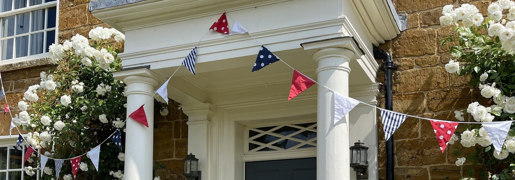 Roses Fit for a King: Honouring Trooping the Colour | David Austin